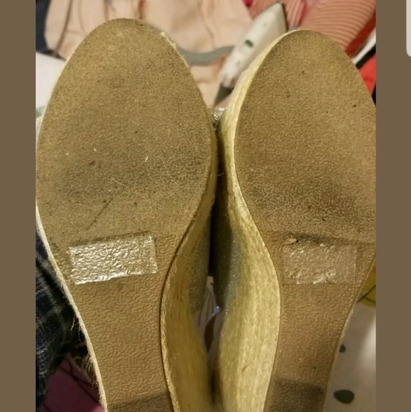 Shoes - Picture 4 of 8